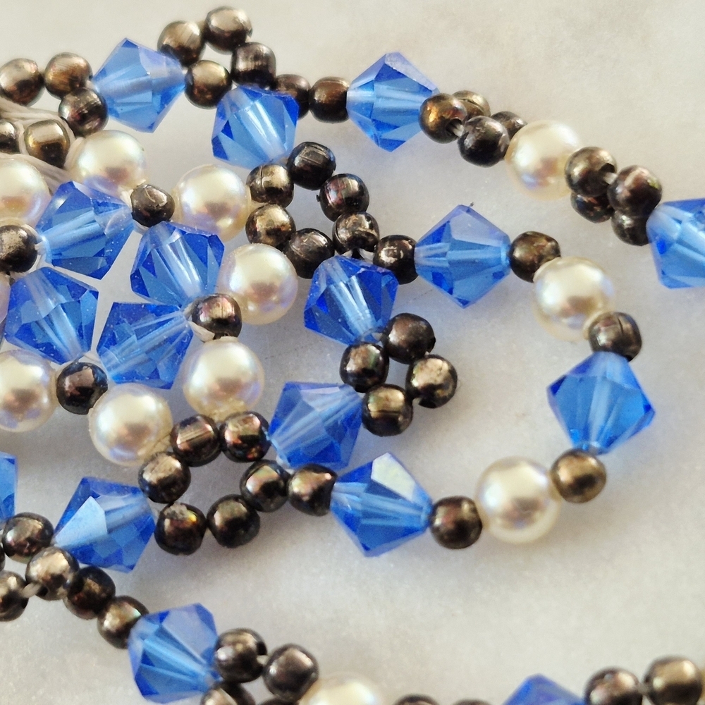 Blue and Silver Beaded Handmade brooch - Picture 9 of 10